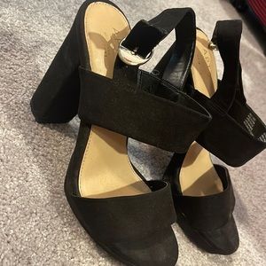 Women’s high heels color black size 7.5